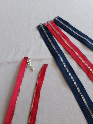 Cerniere lampo metallo rosso e blu PZ 4 CM 32 1/2