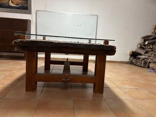Mesa de centro rústica de trillo antiguo