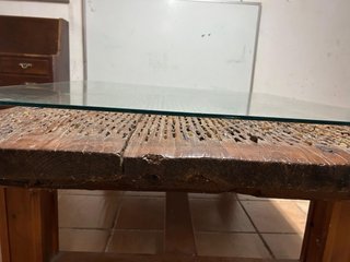 Mesa de centro rústica de trillo antiguo