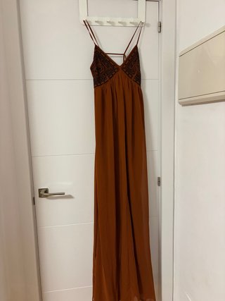 Vestido largo marrón con detalles