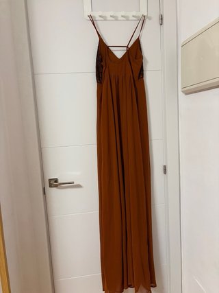 Vestido largo marrón con detalles