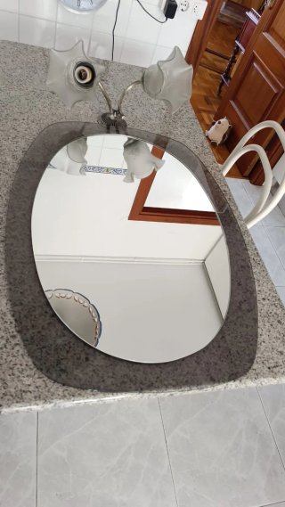 Espejo y aplique de baño