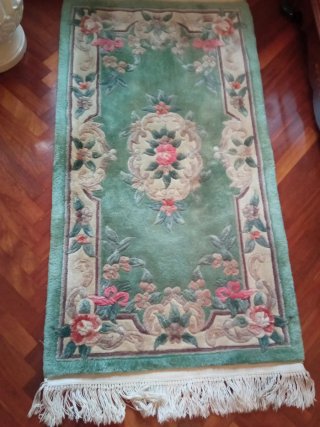 Alfombra de lana con diseño floral