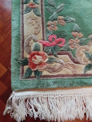 Alfombra de lana con diseño floral