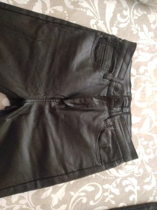 Pantalón efecto piel negro talla 36
