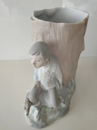 Florero de Porcelana Tronco Niño y Perro