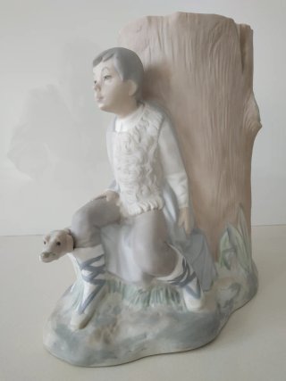 Florero de Porcelana Tronco Niño y Perro