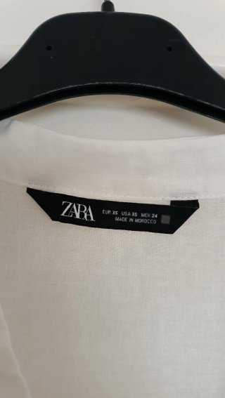 Blusa fluida blanca con detalles negros ZARA XS