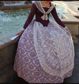 Traje de Fallera Talla 36-38 Morado