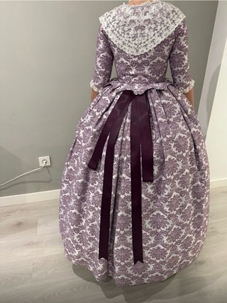 Traje de Fallera Talla 36-38 Morado