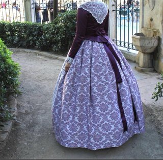 Traje de Fallera Talla 36-38 Morado