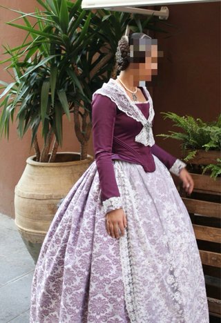 Traje de Fallera Talla 36-38 Morado