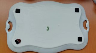 Juego de té de porcelana con detalles dorados