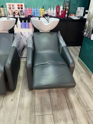 Mobiliario de Peluquería Completo