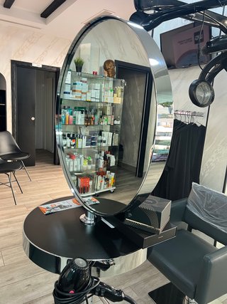 Mobiliario de Peluquería Completo