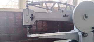 Máquina de coser zapatero Adler 30 / Industrial.