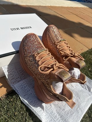 Zapatillas Steve Madden Doradas y Marrones