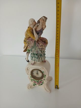 Orologio da tavolo in porcellana vintage
