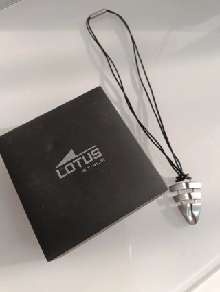 Colgante Lotus Style Hombre Caja Original