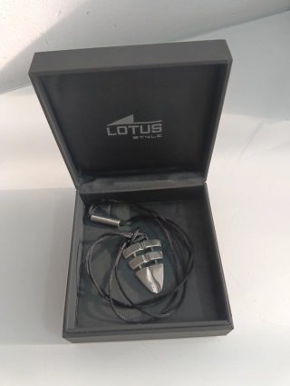 Colgante Lotus Style Hombre Caja Original