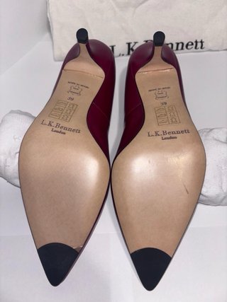 Zapatos L.K. Bennett tacón rojo