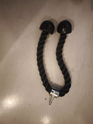 barras, mancuernas y  agarres para gimnasio