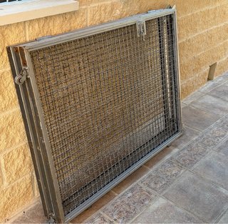 Puerta plegable extensible de hierro ,articulada ,