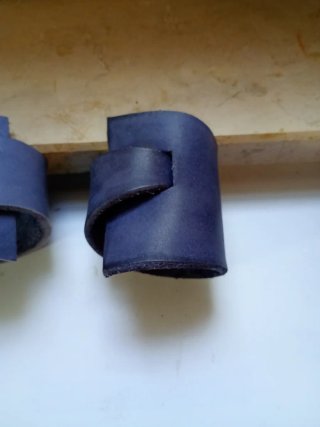 Bracciali in cuoio blu