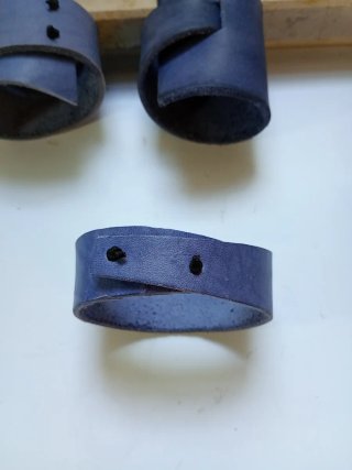 Bracciali in cuoio blu