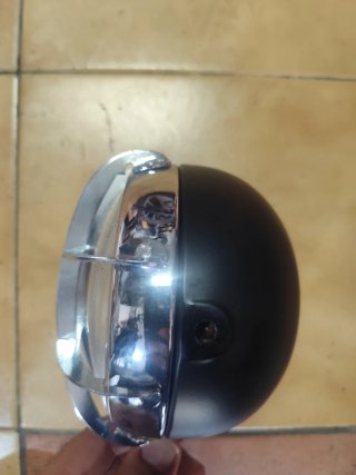 Faro redondo con rejilla