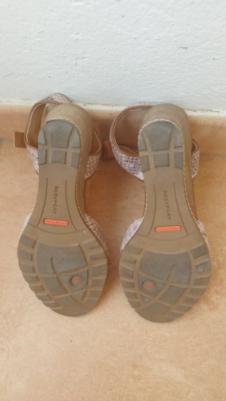 Sandalias cuña Rockport beige y marrón