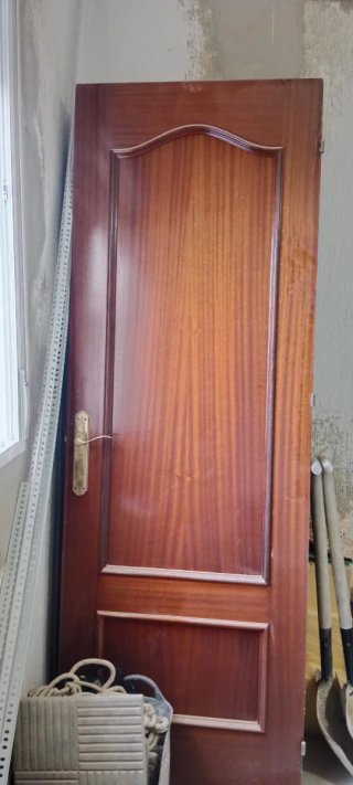 Puerta madera noble