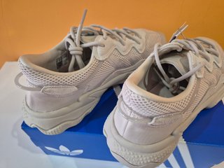 Adidas Ozweego A ESTRENAR Talla 43 1/3.