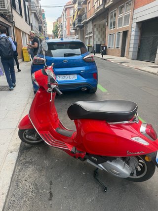 Vespa Sprint 125 Roja
