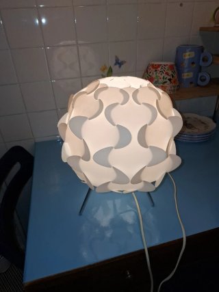 Lámpara de mesa Ikea .