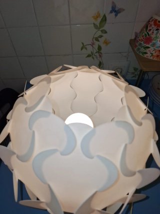 Lámpara de mesa Ikea .