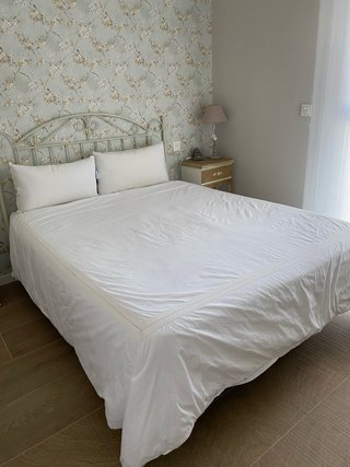 Cama 150cm con somier tapizado y colchón