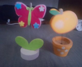 Soporte notas decorativo mariposa y manzana