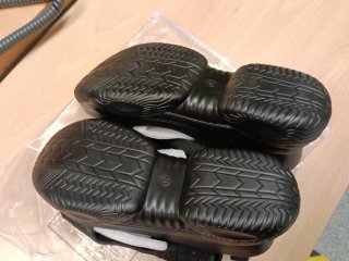 Sandalias cuña punto negras