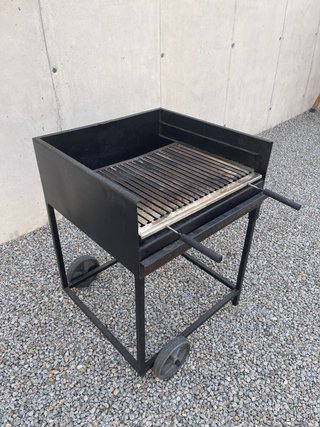Barbacoa de hierro en buen estado