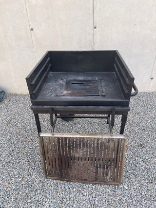 Barbacoa de hierro en buen estado