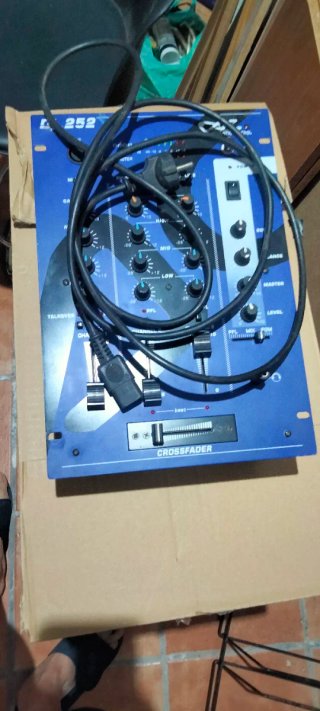 Mesa de mezclas DJ Acoustic Control