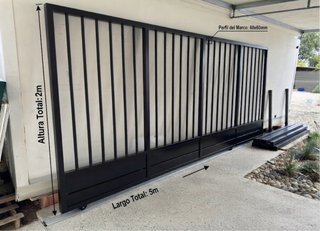 Puerta corredera metálica negra 5m x 2m
