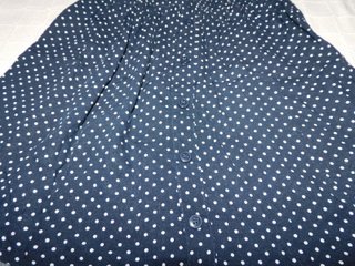Falda corta de puntos azul y blanco