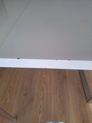 Mesa de comedor blanca y metal