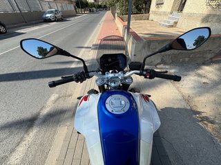 BMW F900R Azul y Blanca