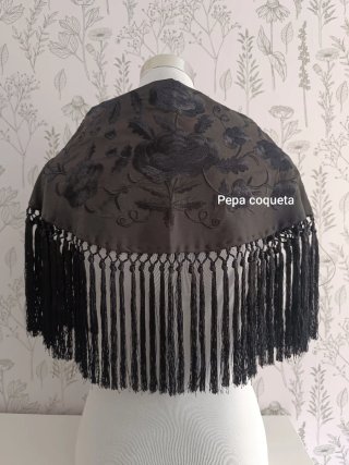 Mantoncillo Piquillo Negro Bordado