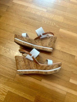 Sandalias cuña blanca SOMNITS.