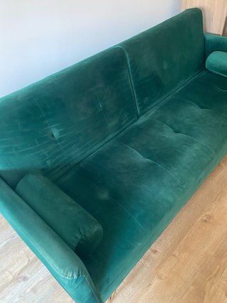 Sofá cama terciopelo verde diseño