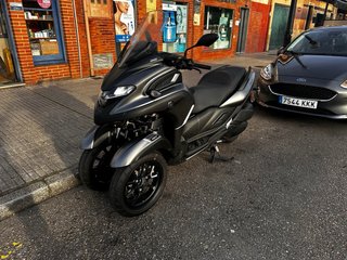 Yamaha Tricity 300 Negra/Gris